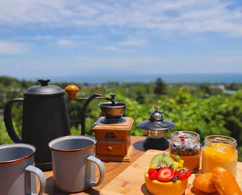 静岡「ホテルアンダピング」客室や食でグランピング気分、森の中のテラスや温泉付き