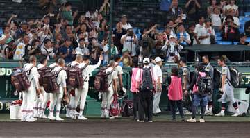 「とても尊かった」 敗れた拓大紅陵ナインに称賛の声 「優勝して」「頑張って」と仙台育英を激励 SNS「負けた直後に相手に頑張ってて言えるの凄いなぁ」「もらい泣きです。大拍手」