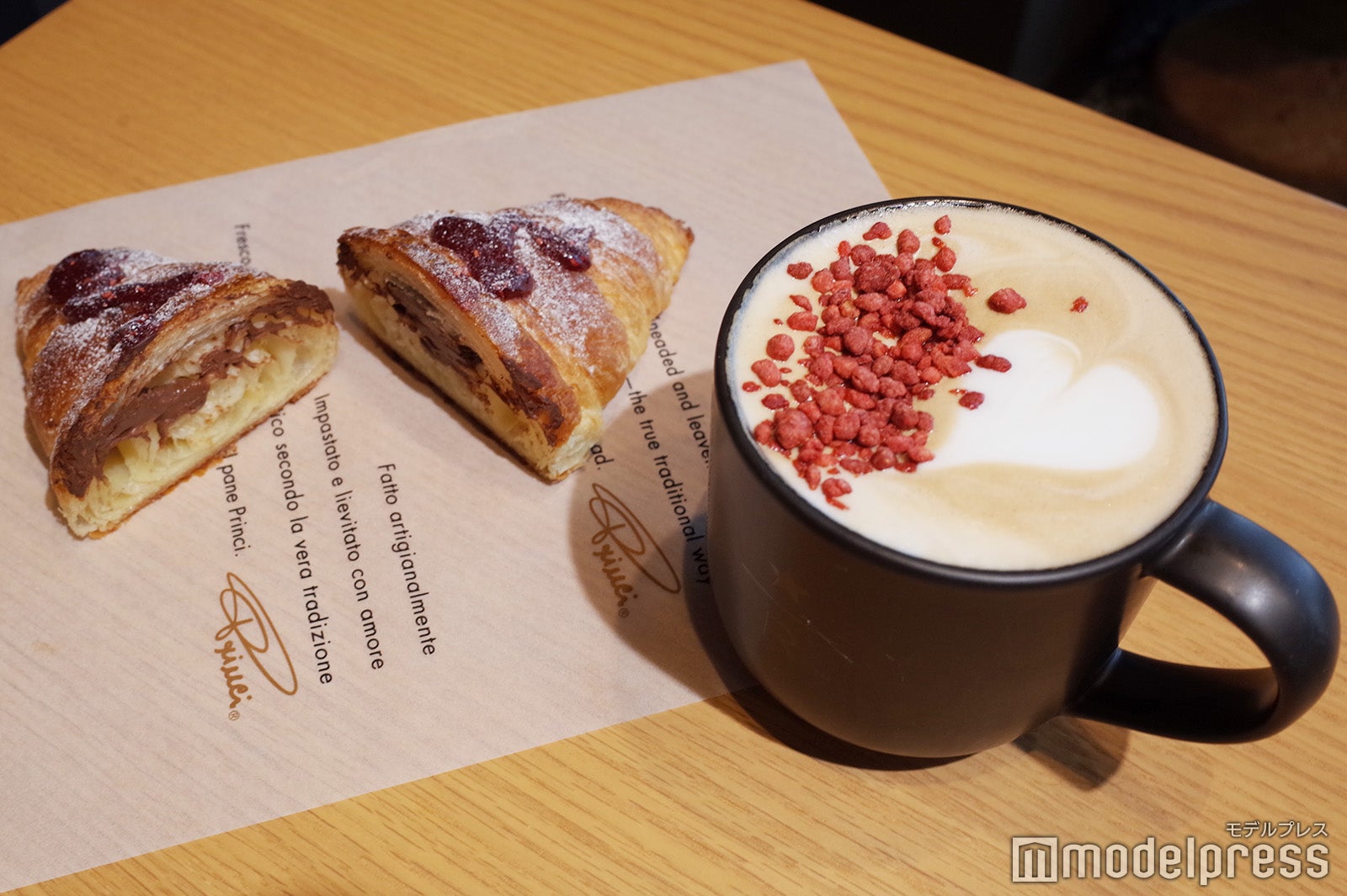 コルネッティ ラズベリーチョコレート、ストロベリー ラベンダー ラテ（C）モデルプレス