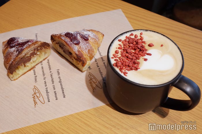 コルネッティ ラズベリーチョコレート、ストロベリー ラベンダー ラテ(C)モデルプレス