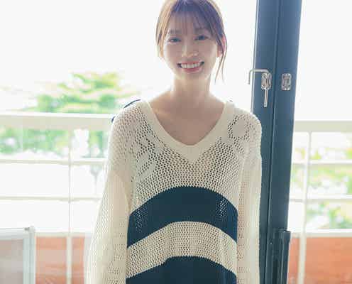 日向坂46高本彩花、透けニットからスラリ美脚 しなやかボディラインのぞく1st写真集第3弾先行カット解禁