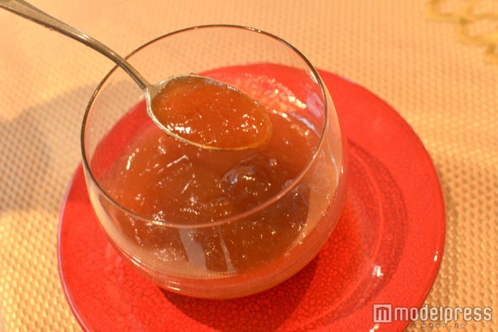 ベイクドアップルソース(C)モデルプレス