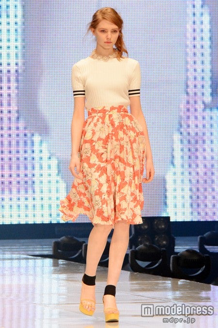 袖のラインでちょいマリン風に