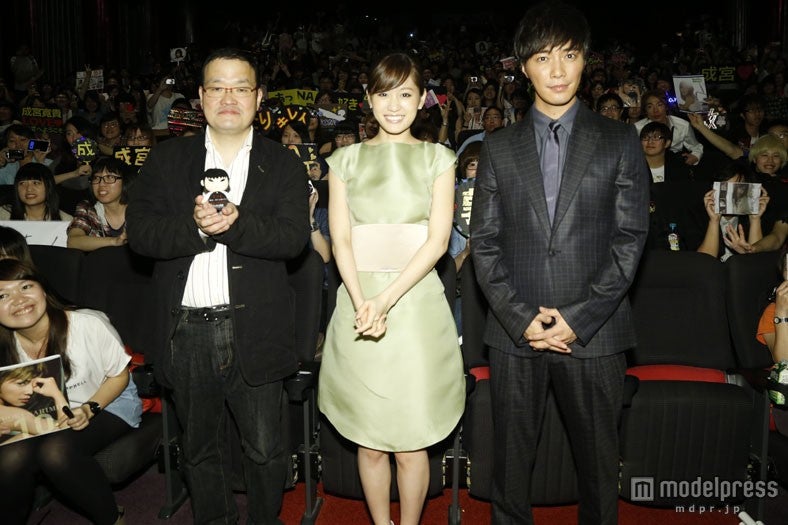 （左から）中田秀夫監督、前田敦子、成宮寛貴 