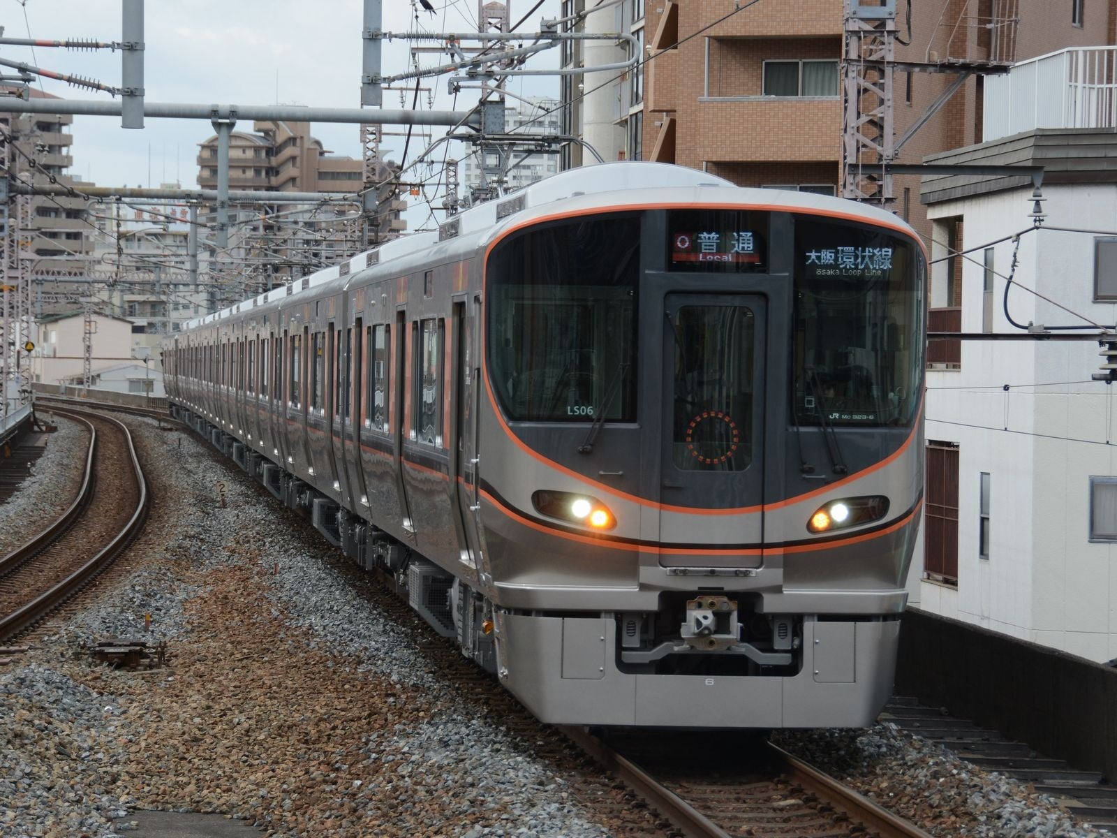 大阪環状線の主力323系