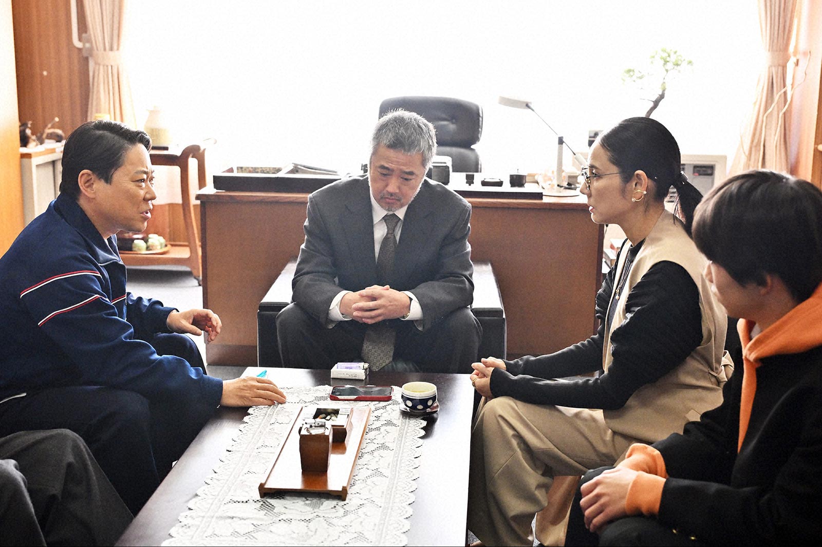 阿部サダヲ、吉田羊、坂元愛登「不適切にもほどがある！」第1話より（C）TBS