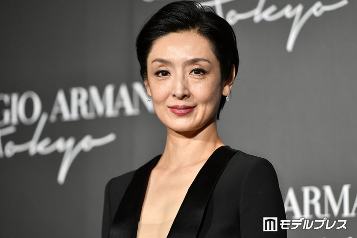 草刈民代、姪の結婚式で全員顔出し家族ショットに反響「美男美女一族」「凛とした着物姿」