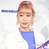 青山テルマ 青髪イメチェンで医療従事者へ感謝 新ヘアに絶賛の声 モデルプレス