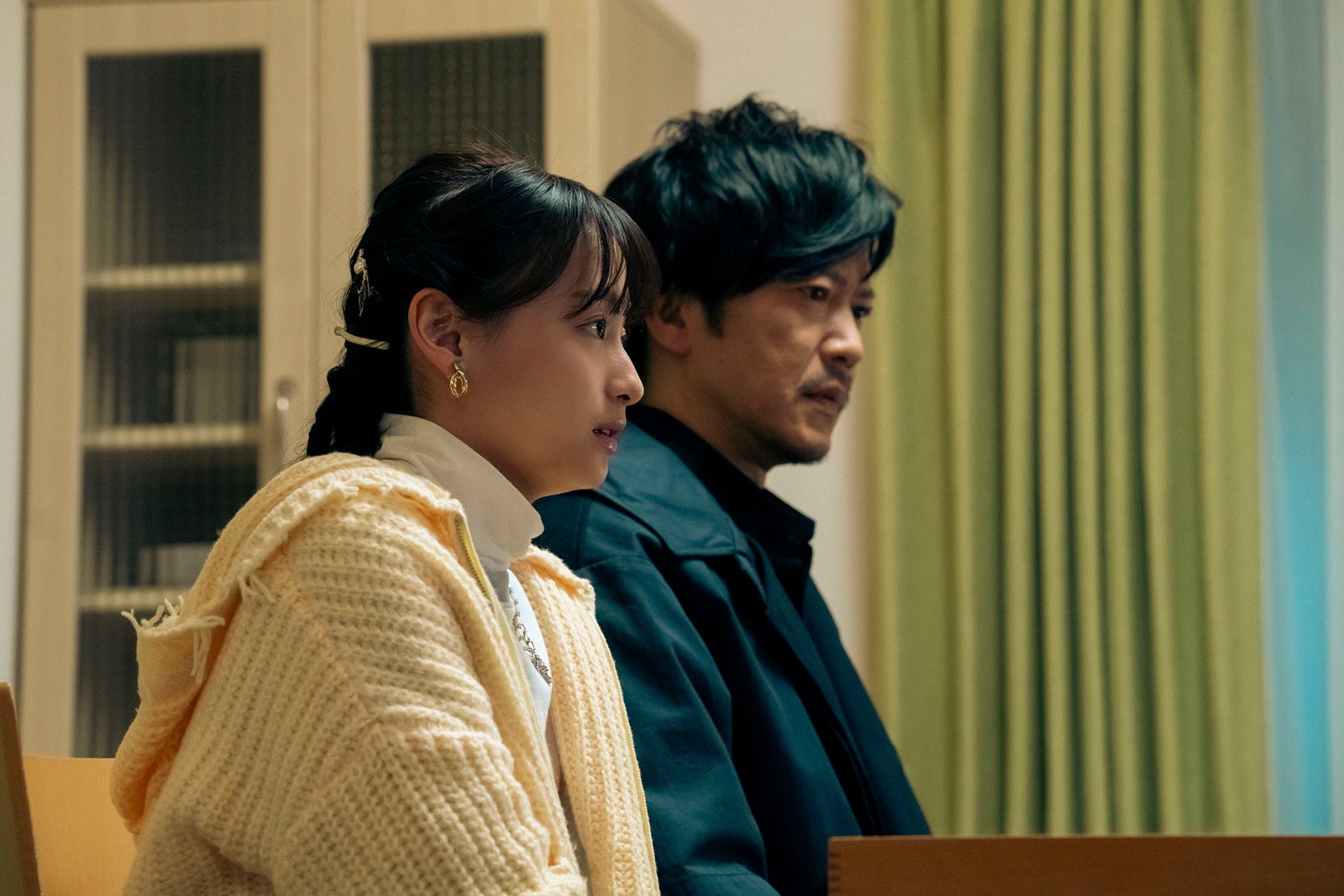 影山優佳、田辺誠一「ハコビヤ」第4話より（C）「ハコビヤ」製作委員会