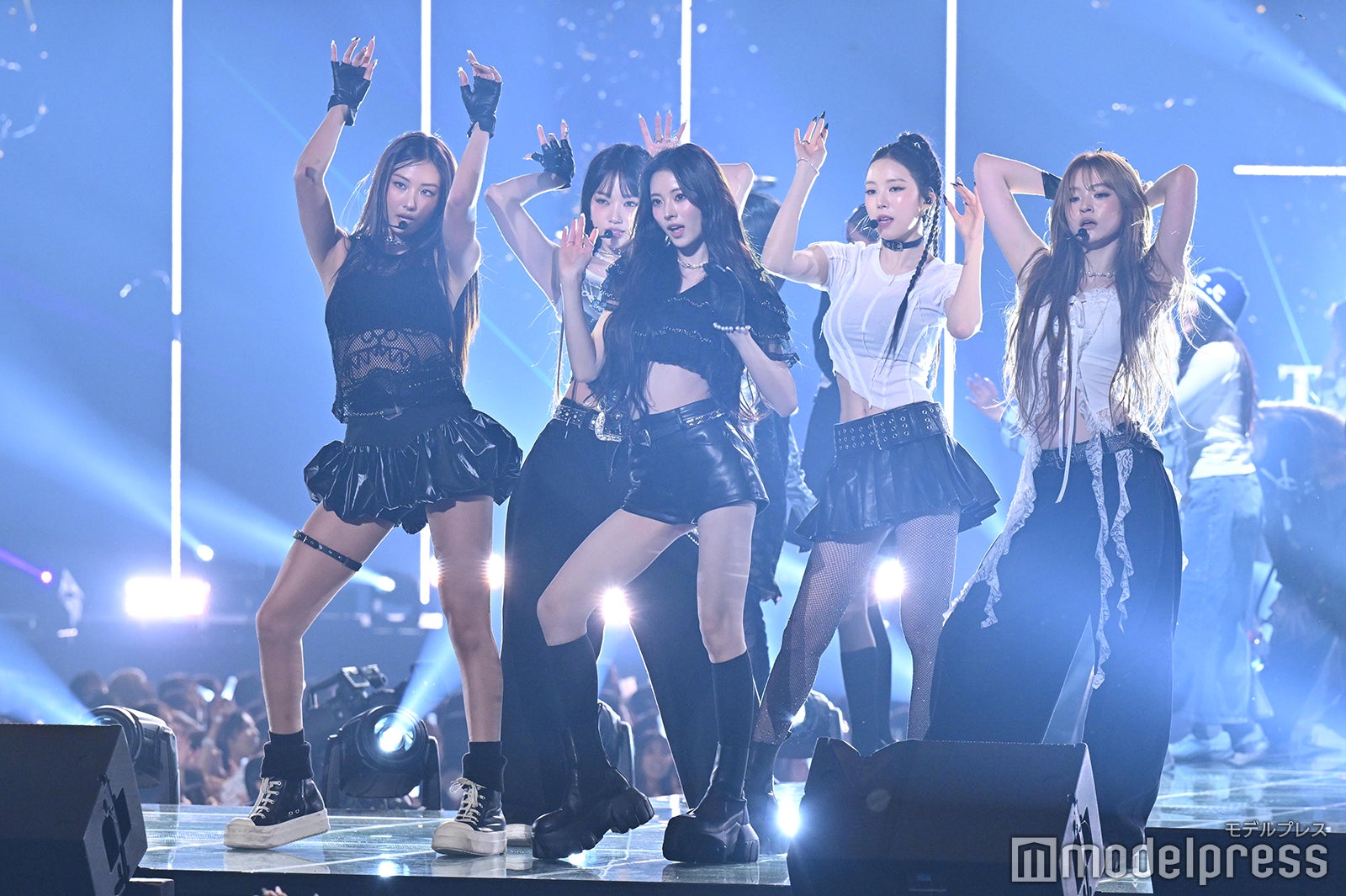 MEOVV（C）モデルプレス