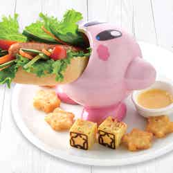 カービィのすいこみ!ホットドッグ with チーズソース1,580円(税別)(提供写真)