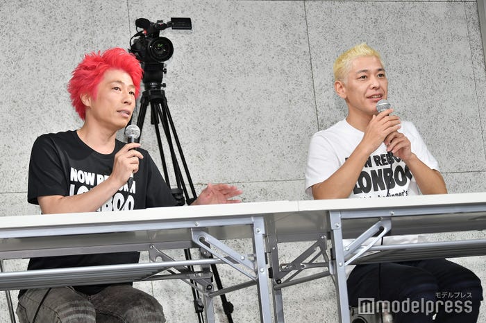 会見を行った田村淳、田村亮 (C)モデルプレス