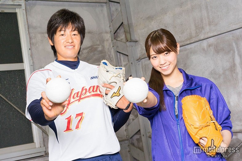 上野由岐子投手、西野七瀬（乃木坂46）（C）「初森ベマーズ」製作委員会