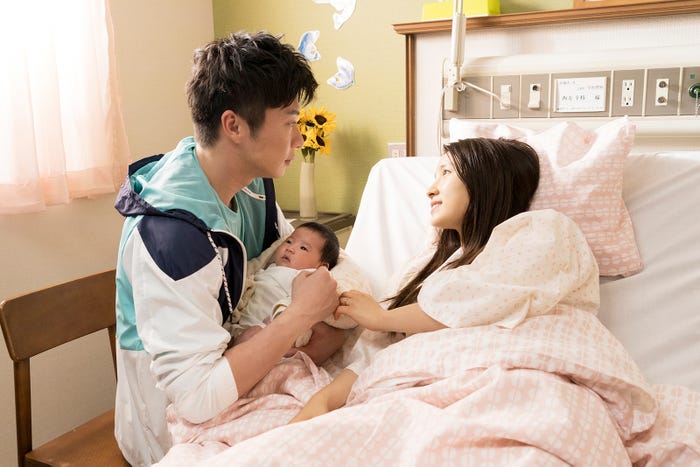 田中圭、土屋太鳳/映画「ヒノマルソウル~舞台裏の英雄たち~」場面写真 (C)2021映画「ヒノマルソウル」製作委員会