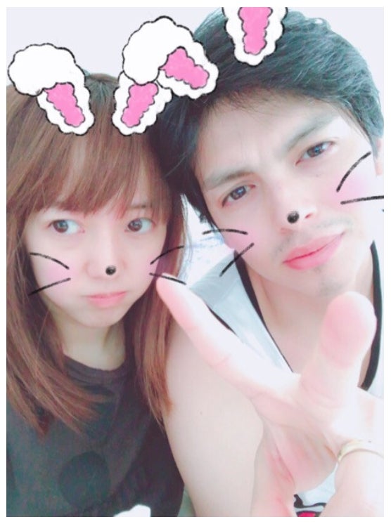 アレクの浮気疑惑に不服そうな表情の川崎／アレクサンダーオフィシャルブログ（Ameba）より