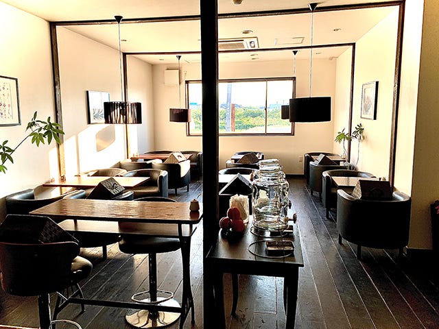 重厚感のある店内