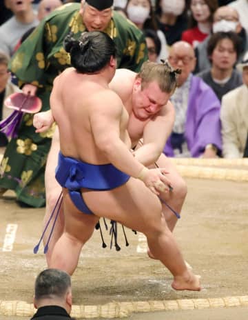 安青錦 奇襲も慌てず連敗は回避「体の動きは悪くないけれど慣れていない」 不慣れさの中身は「自分が知りたい」白星先行も不安吐露