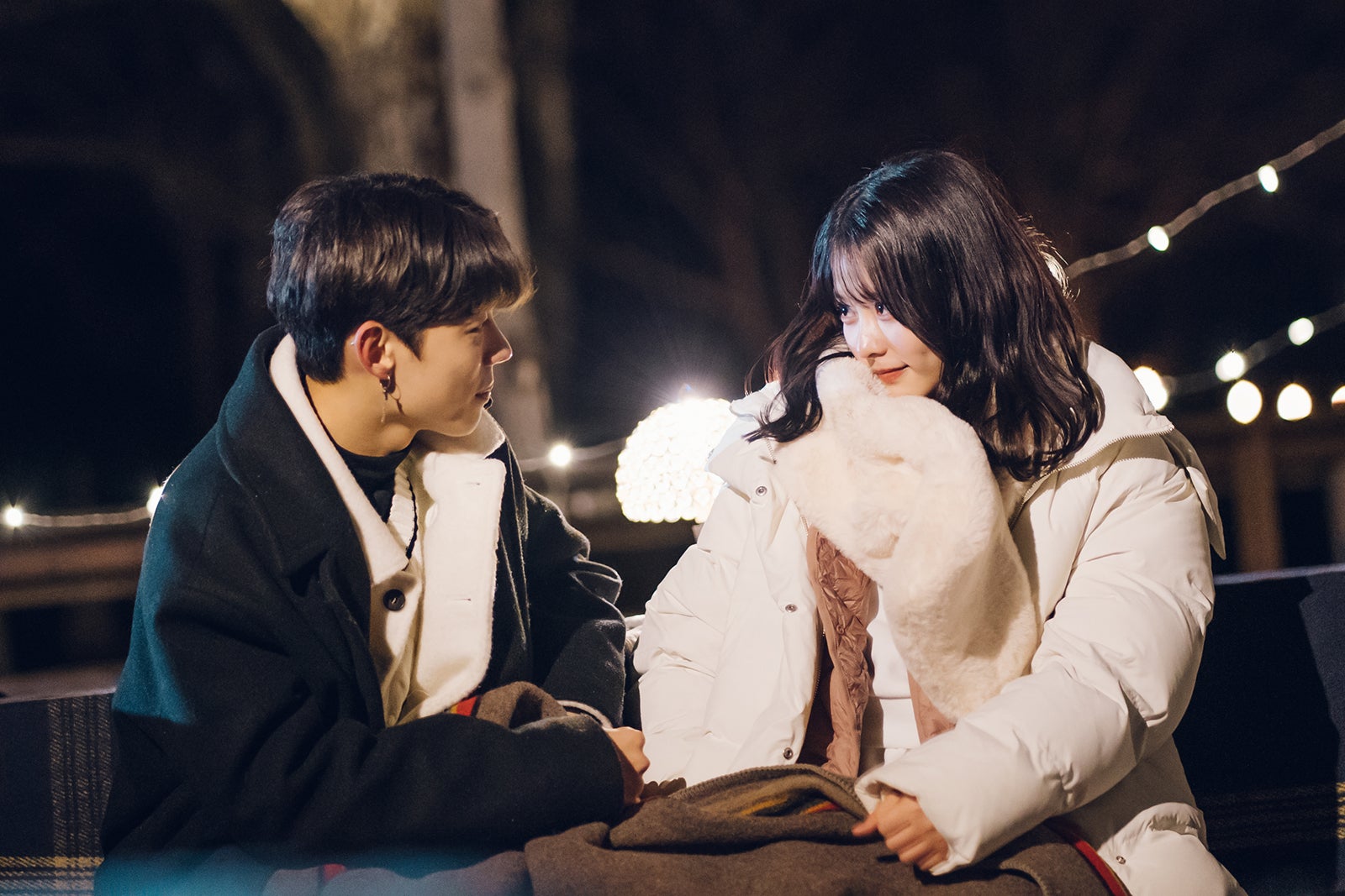 ロビン、齊藤なぎさ「花束とオオカミちゃんには騙されない」第1話（C）AbemaTV, Inc.