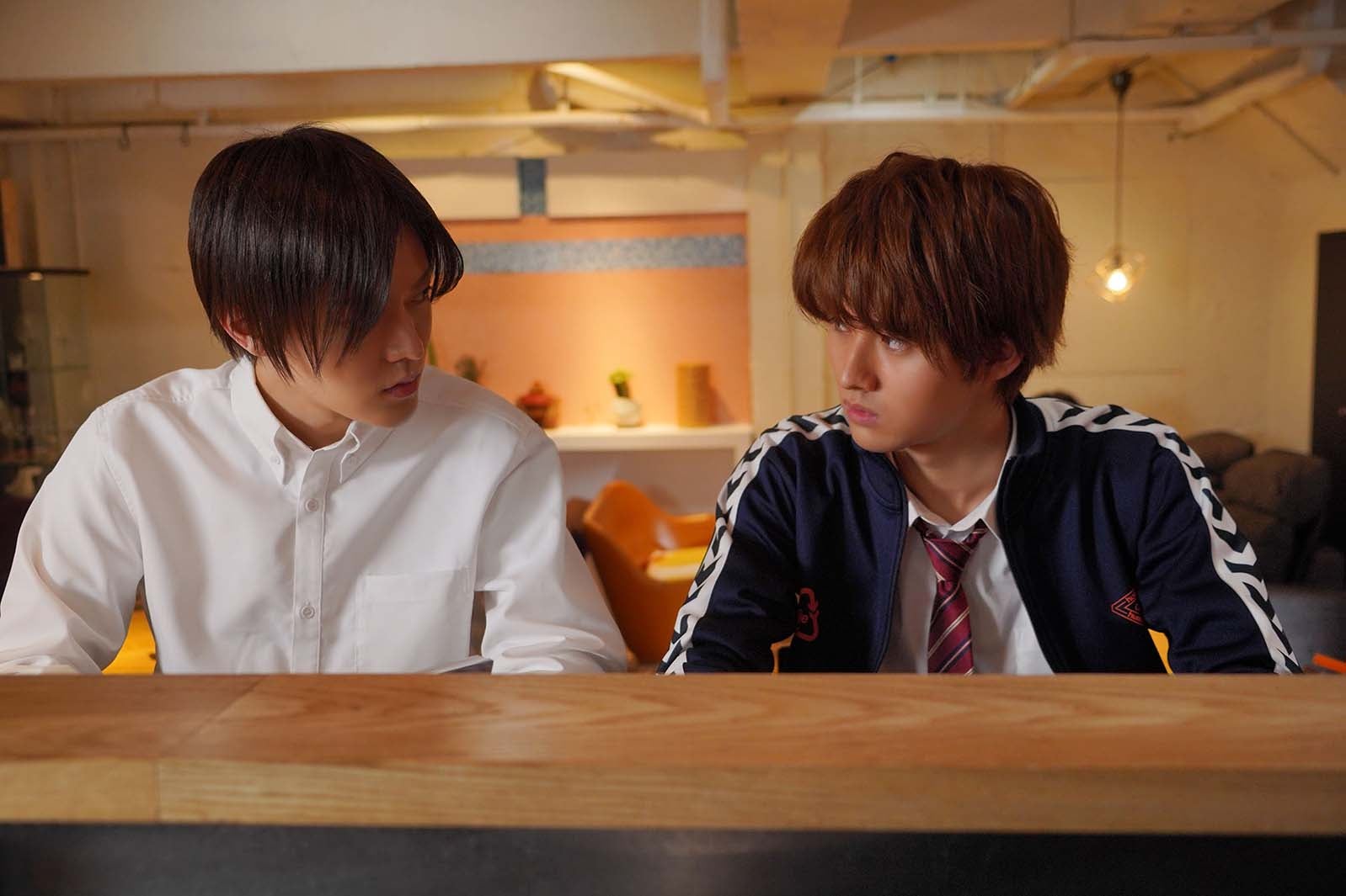 中本悠太、藤岡真威人「クールドジ男子」第4話より（C）那多ここね／SQUARE ENIX・ドラマ「クールドジ男子」製作委員会