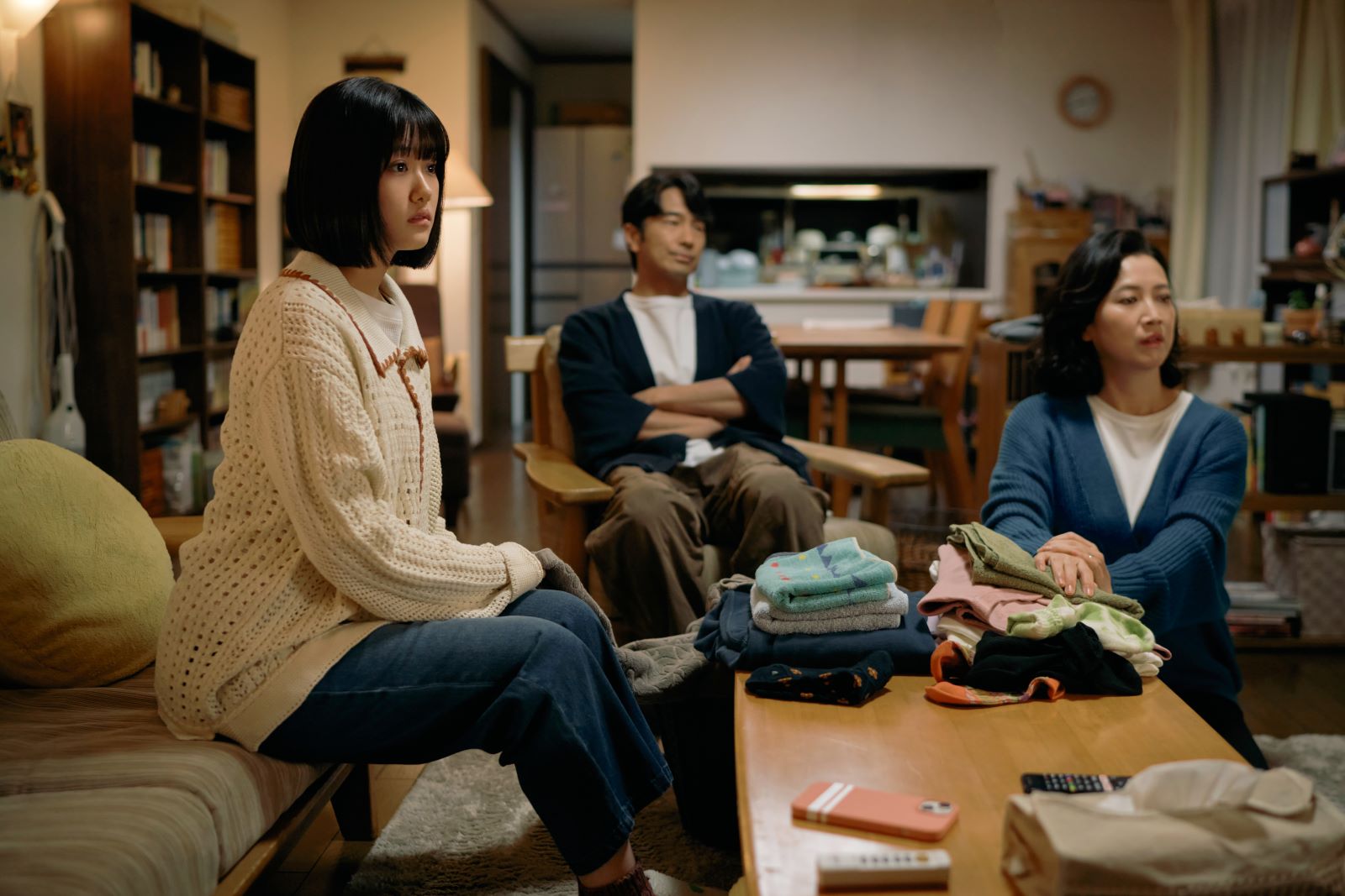 原菜乃華、眞島秀和、 戸田菜穂 （C）2026『ないものねだりの君に光の花束を』製作委員会