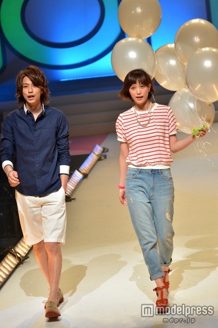 本田翼＆三浦翔平、2ショットウォーキング　爽やか笑顔で魅了