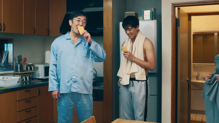 (右)竹内涼真(提供写真)