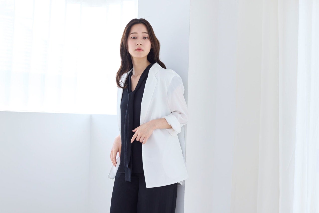酷暑を乗り切る通勤服。きれい見えと涼しさを両立する優秀アイテム3つ