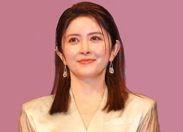 実は元首相の孫、米国人の父は元外交官の人気女優 両親のVTR登場に涙「1番のギフトは家族」衣装は姉のブランドだった