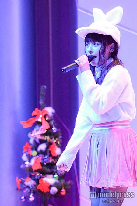 タンポポの「王子様と雪の夜」を歌う山田菜々