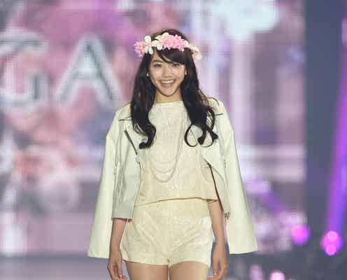 松井愛莉の圧巻美脚に釘付け ミニショーパンコーデで笑顔輝く<関コレ2016S/S>