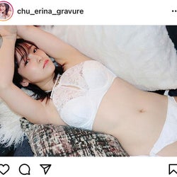 中崎絵梨奈、ランジェリー姿で見せるくびれ美ボディ!