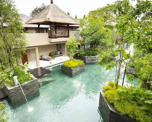 バリ島に「星のやバリ」開業、熱帯雨林に佇むヴィラ&運河プールで非日常に浸る
