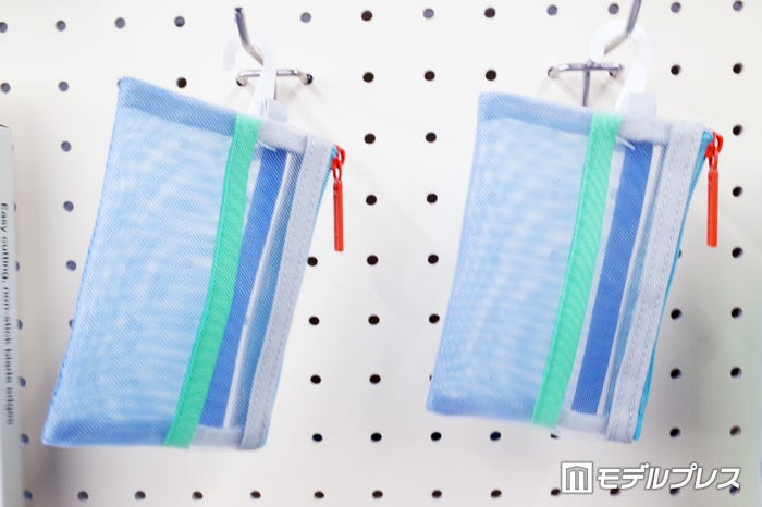 好評のメッシュポーチにもカードサイズが登場ファミリーマート Convenience Wear 2026年春夏新作発表会(C)モデルプレス