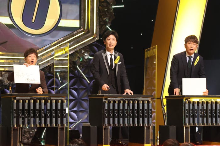 (左から)陣内智則、後藤輝基、藤本敏史 (C)フジテレビ