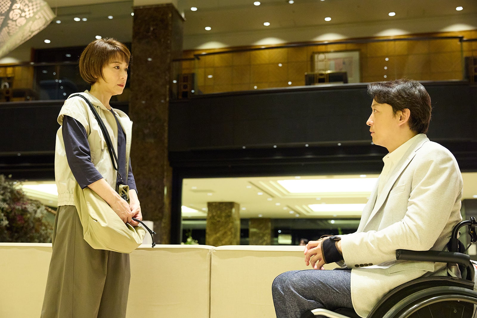 若村麻由美、山本耕史「緊急取調室」第1話（C）テレビ朝日