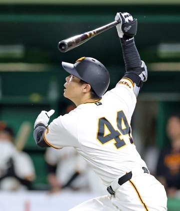 巨人 佐々木が劇的なサヨナラ2ラン 同点の九回に値千金弾 2連勝で貯金1
