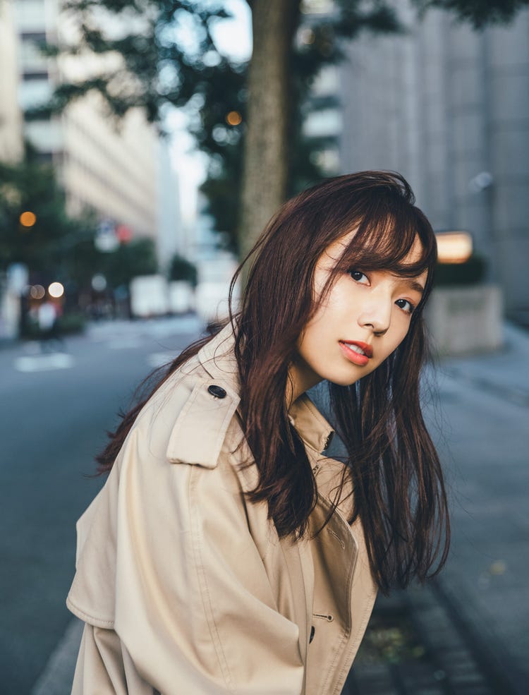 乃木坂46新内眞衣が 第2のホーム で佇む 4種類の裏表紙 秋元康の帯コメント解禁 夜が明けたら モデルプレス 乃木坂46新内眞衣が 第2のホーム で佇む 4種類の裏表紙 秋元康の帯コメント解禁 夜が明けたら モデルプレス