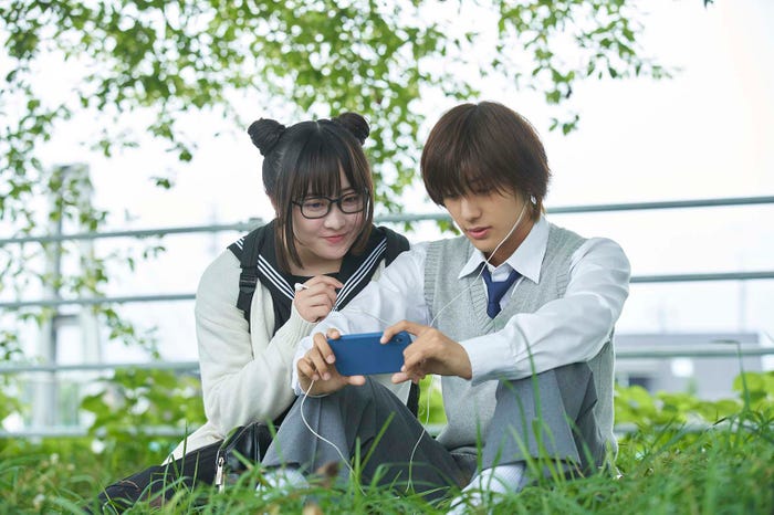 本田望結、荒木飛羽「少年のアビス」第1話より(C)峰浪りょう・集英社/「少年のアビス」製作委員会・MBS