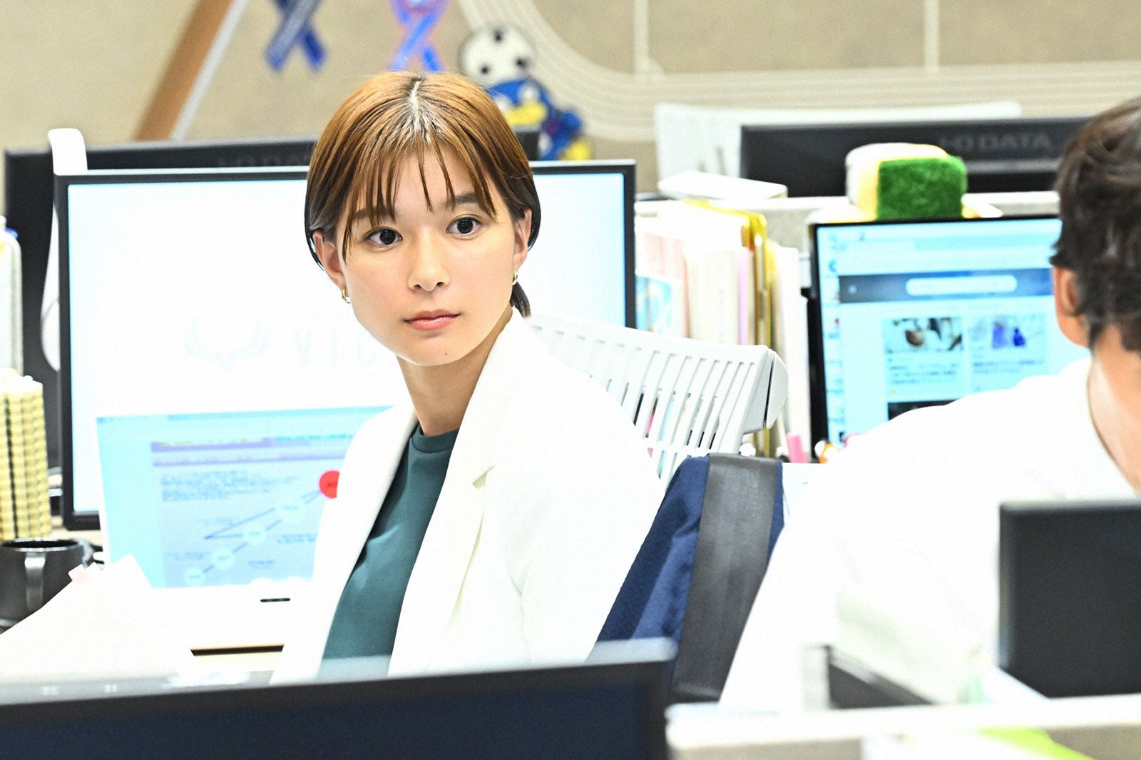 芳根京子／「オールドルーキー」第6話より（C）TBS