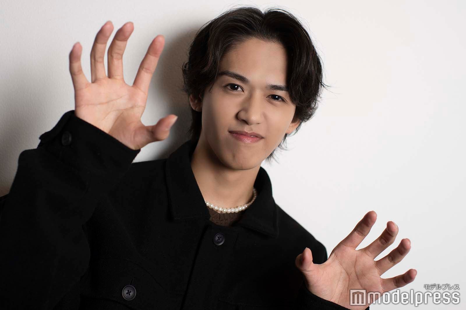 “オオカミポーズ”／高橋聖那（C）モデルプレス