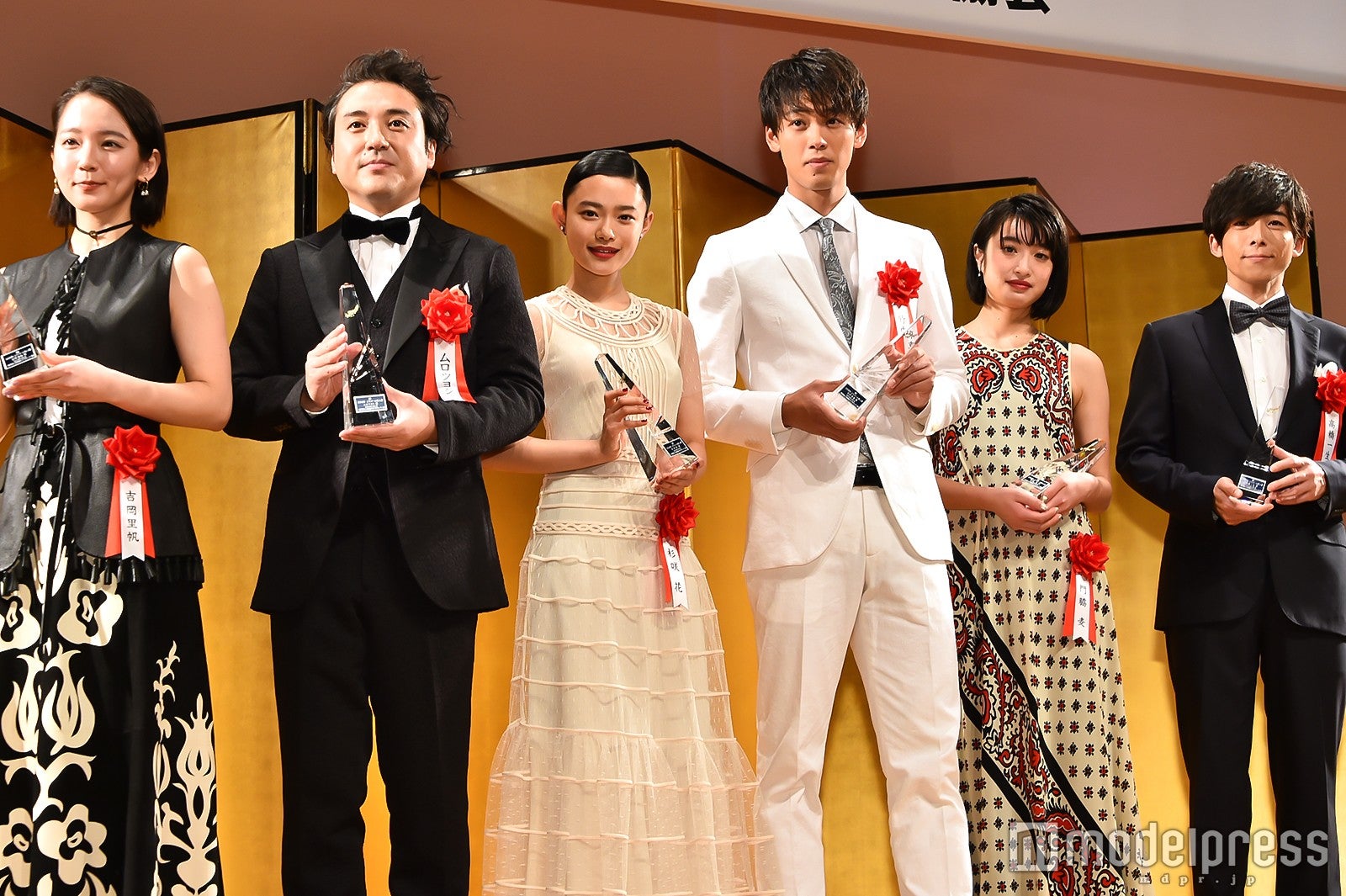 （左から）吉岡里帆、ムロツヨシ、杉咲花、竹内涼真、門脇麦、高橋一生（C）モデルプレス