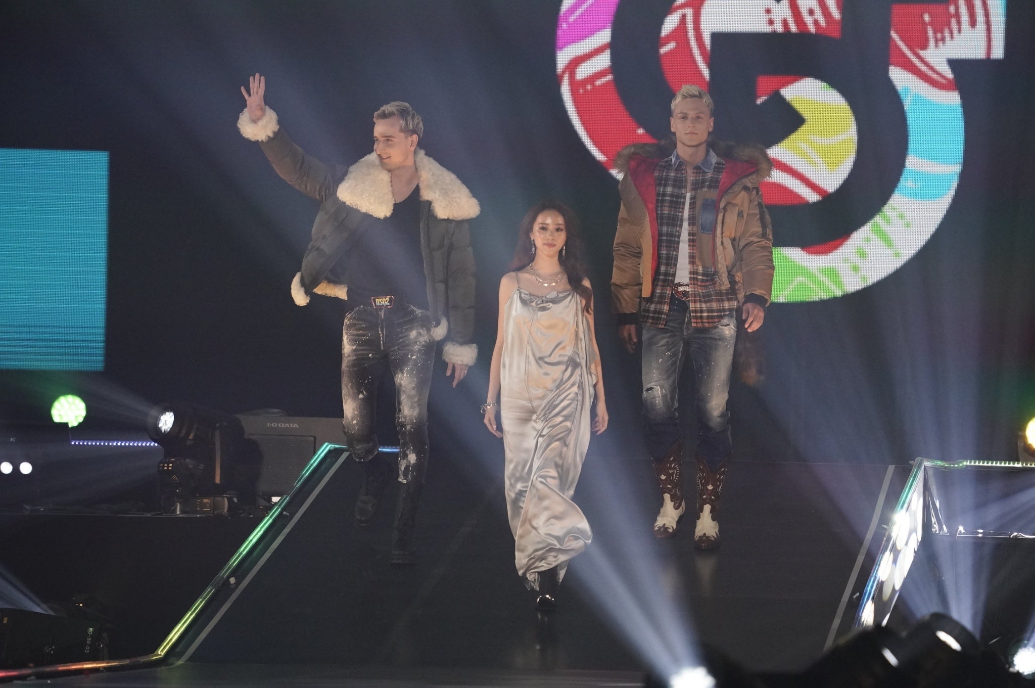 サワ、中町綾、ヤン（C）上飯坂 一