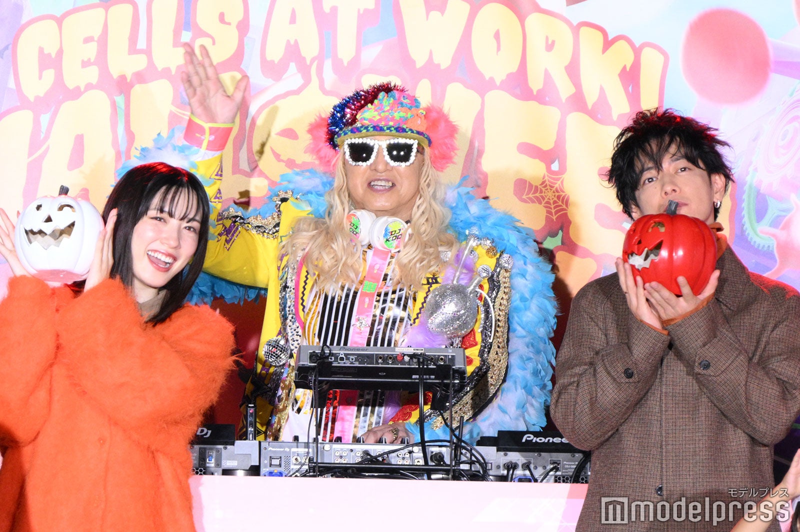 永野芽郁、DJ KOO、佐藤健（C）モデルプレス