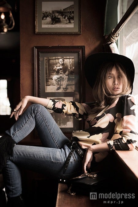 「紗栄子×デニム着回し100」より（画像提供：小学館）