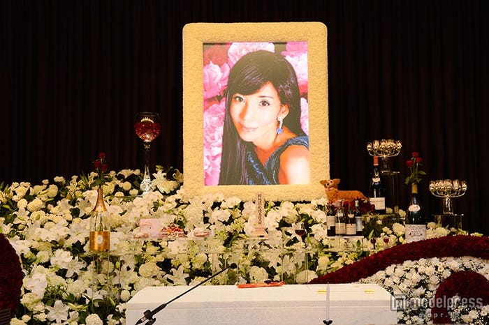 川島なお美さんの遺影