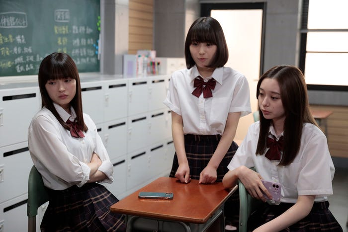 茅島みずき、田牧そら、田鍋梨々花「最高の教師 1年後、私は生徒に■された」第5話より(C)日本テレビ