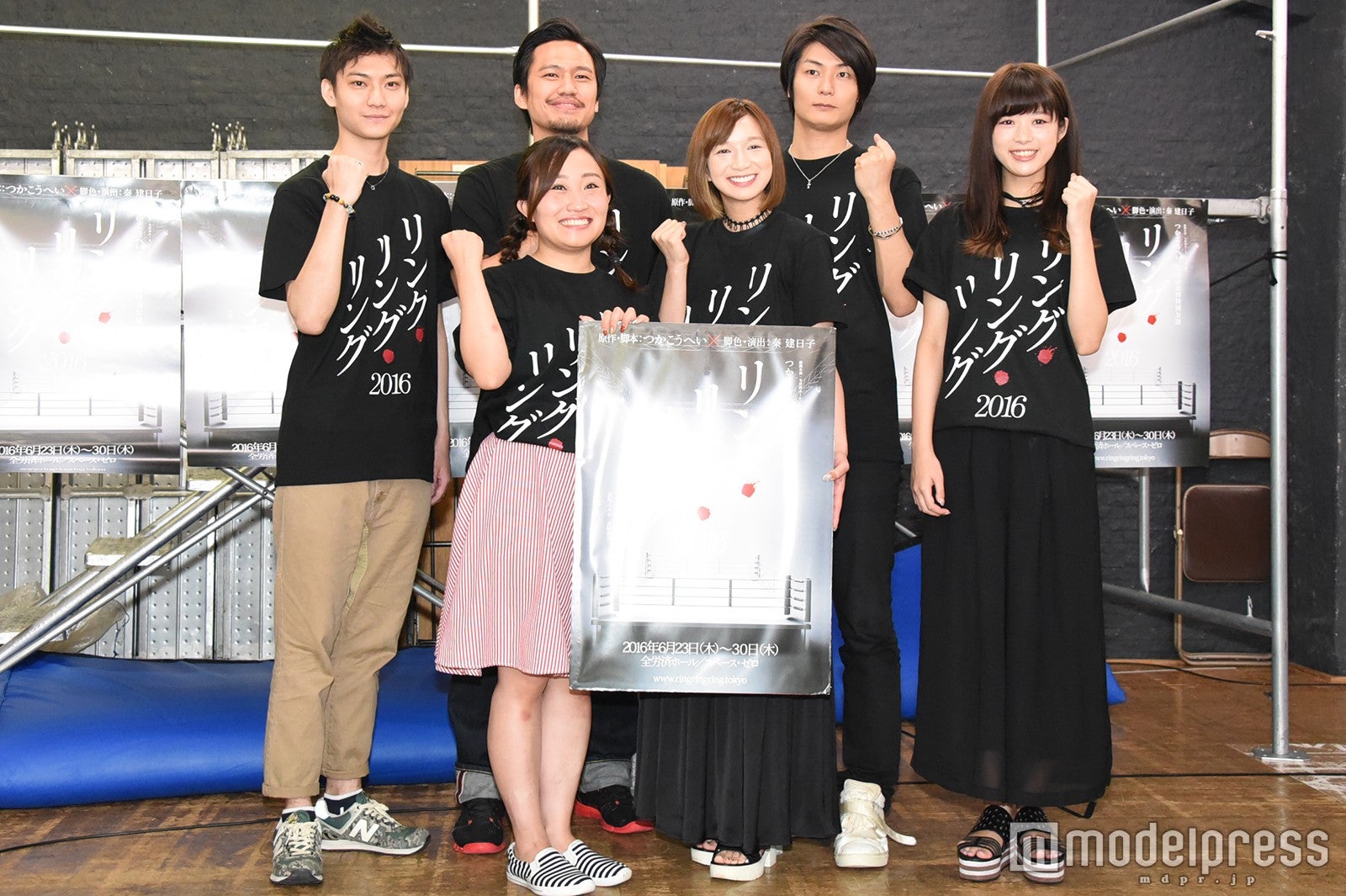 （後列左から時計回りに）高崎俊吾、小柳心、八神蓮、馬場ふみか、芹那、キンタロー。（C）モデルプレス