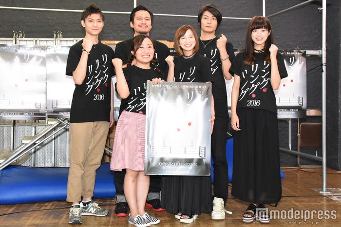 (後列左から時計回りに)高崎俊吾、小柳心、八神蓮、馬場ふみか、芹那、キンタロー。(C)モデルプレス