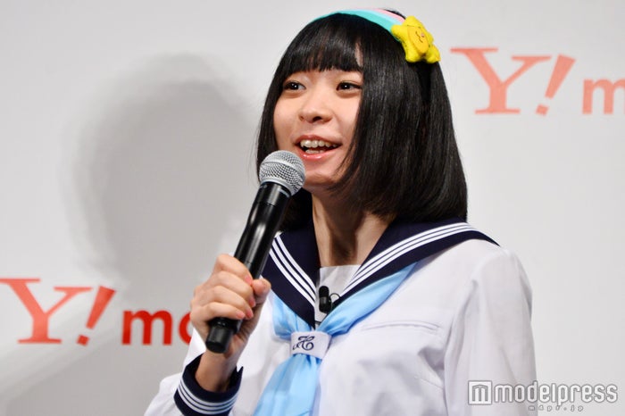 “ナチュラルメイク×黒髪”の人気女性芸人、茶髪ギャル姿に変身「美しすぎ」「雰囲気変わる」の声