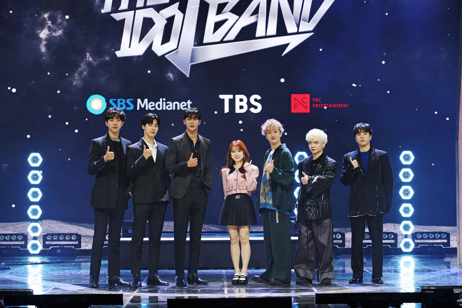 イ・ジョンシン、イ・スンヒョプ、ロウン、矢吹奈子、小野武正、横山直弘、イ・ホンギ（C）TBS